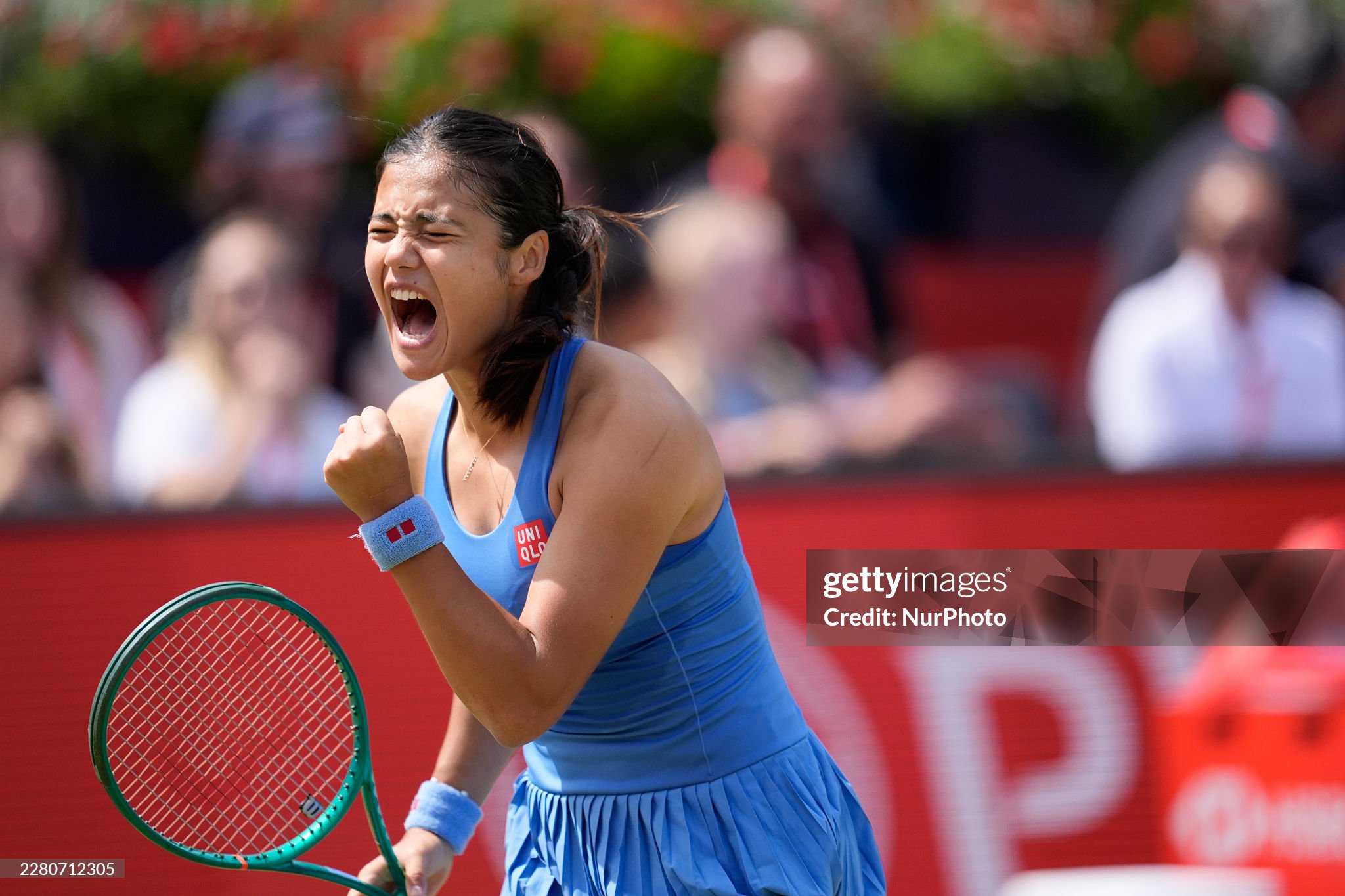 Raducanu reaches Queen’s semi-final despite injury scare